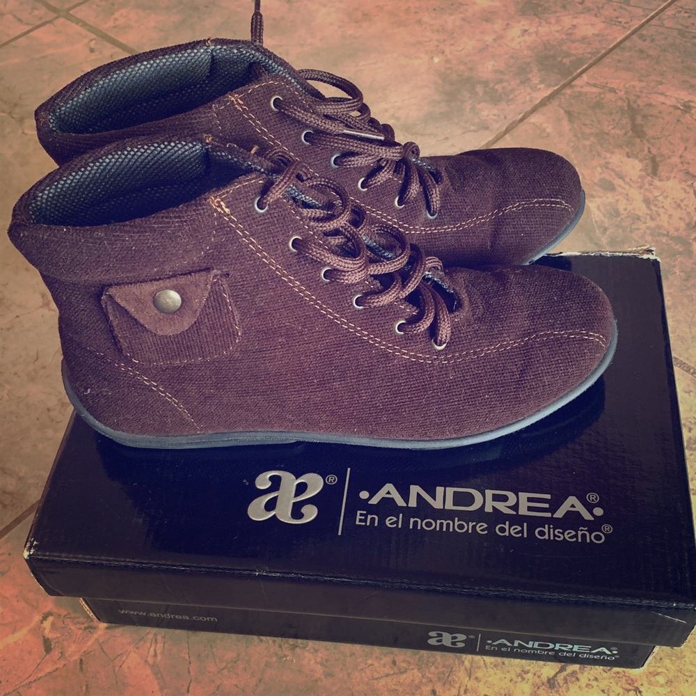 Andrea Brown Booties 🥾🥾